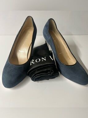 Ron White Vero Cuoio Navy Suede Classic Round-Toe Heels